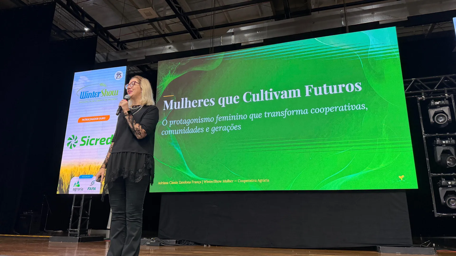Adriana Zandoná, Gerente de Investimentos da Central Sicredi PR/SP/RJ,
