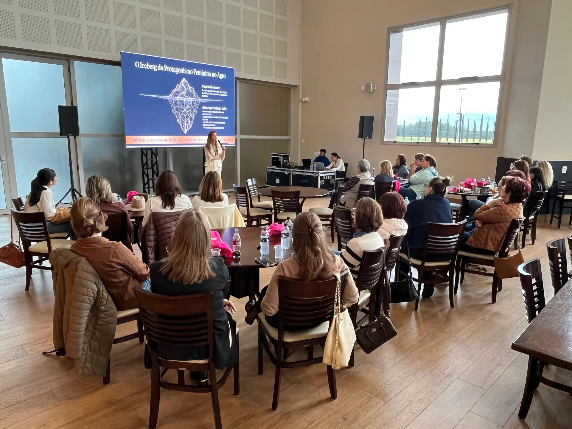 Sicredi marca presença no WinterShow 2026 e fortalece relacionamento com o agro regional