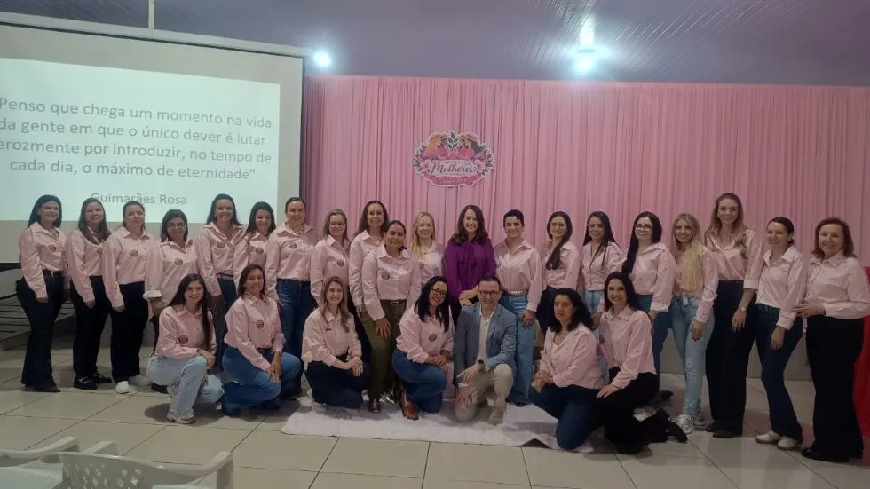 Outubro Rosa reúne mais de cem mulheres em Pinhão e reforça a importância do autocuidado