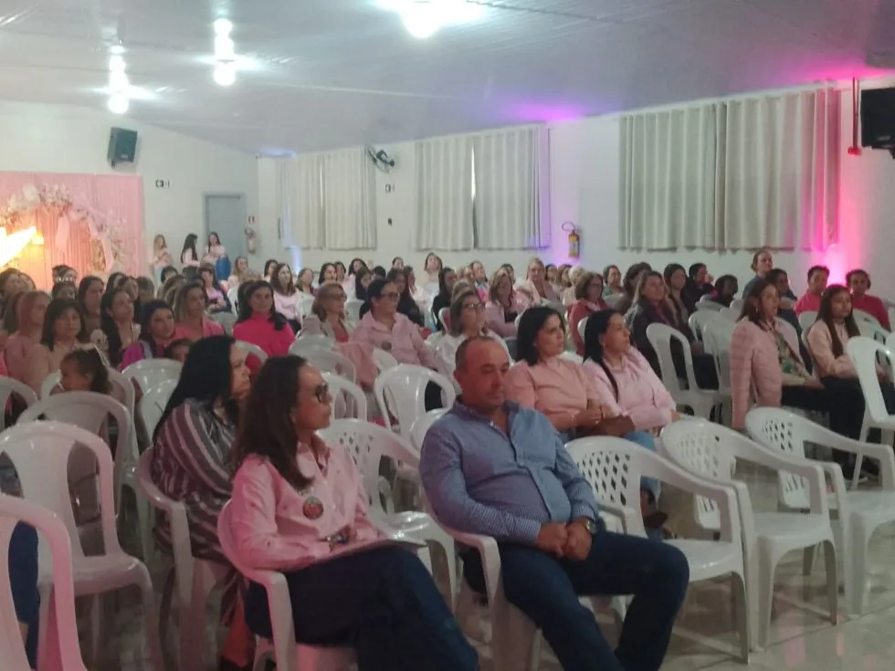Outubro Rosa reúne mais de cem mulheres em Pinhão e reforça a importância do autocuidado