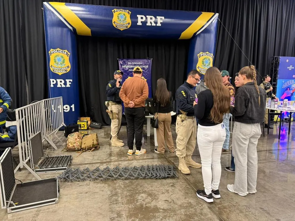 PRF Apresenta Carreira e Ações de Direitos Humanos a 320 Adolescentes em Guarapuava