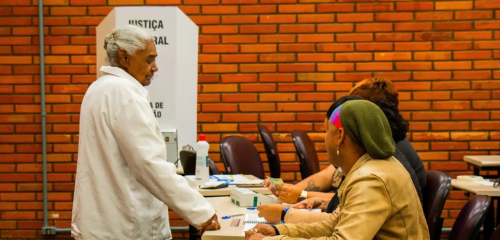 Comparecimento às urnas vale como prova de vida para o INSS