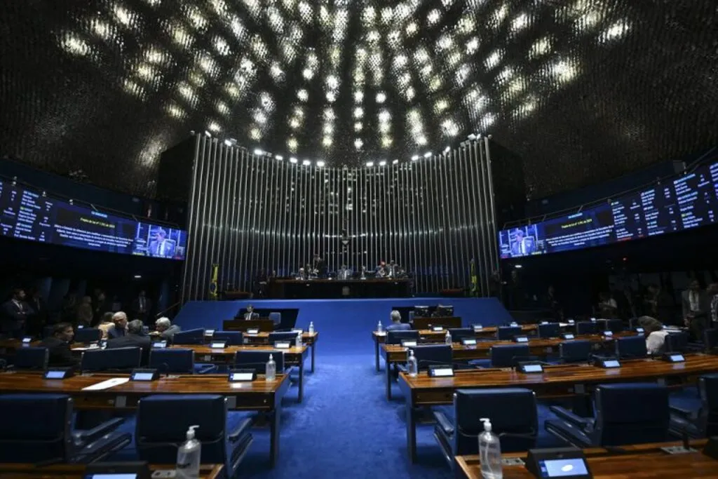 Maioria dos deputados em exercício busca a reeleição, mas cresce o número de quem concorre a outros cargos