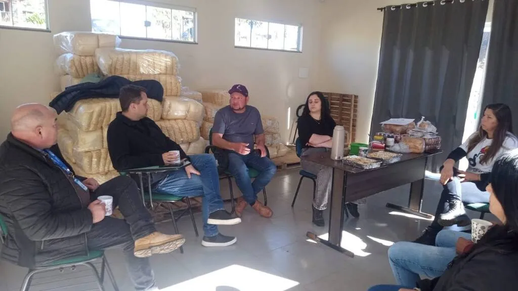 COOAFAPI e Prefeitura de Pinhão discutem criação de fábrica de sucos para fortalecer a agricultura familiar